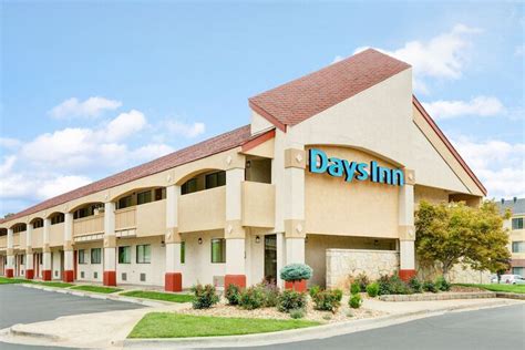 Days inn by wyndham overland park metcalf convention center - Sheraton Overland Park Hotel at the Convention Center. 6100 College Blvd, Overland Park, KS. The price is $132 per night from Dec 24 to Dec 25. 8.8/10 Excellent! (1,000 reviews) Sheraton Overland Park Hotel at the Convention Center. 5.8/10 (416 reviews) Motel 6 Overland Park, KS.